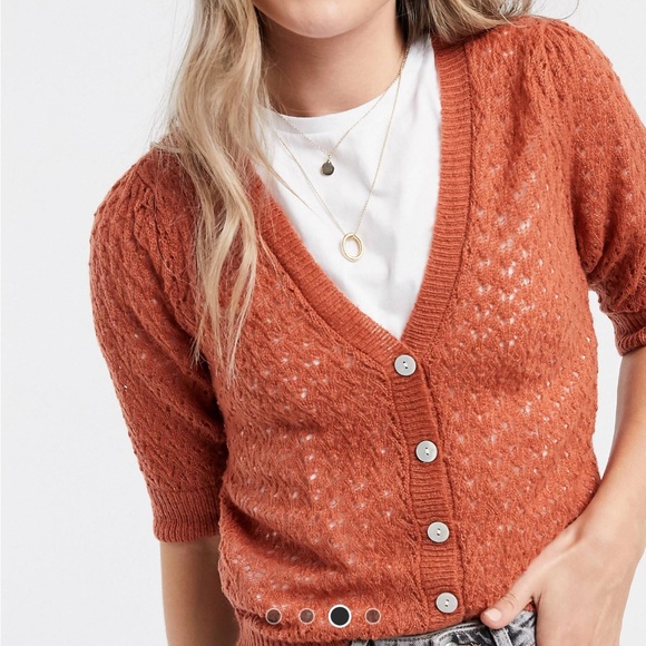 JDY puff v neck shirt sleeve cardigan in red - Picture 3 of 4